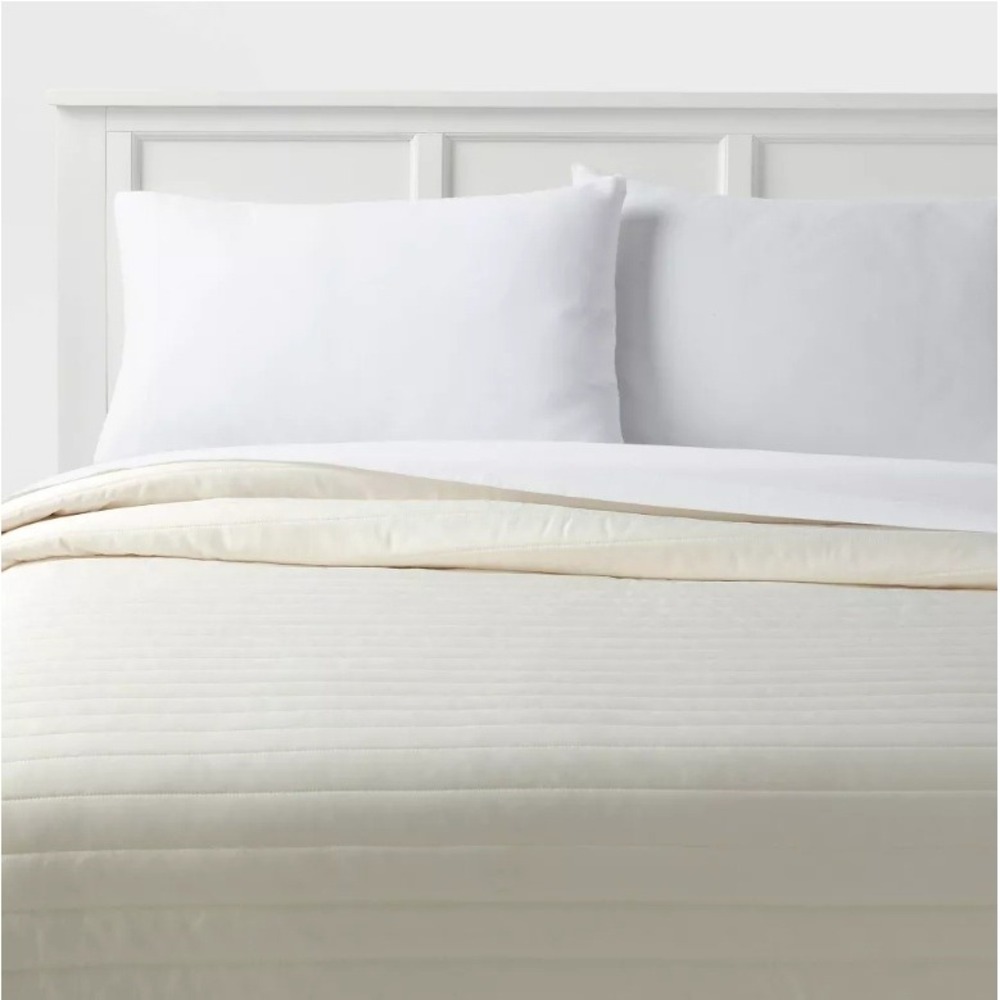 Room Essentials Satin Quilt Ivory Twin Twin XL Midweight Sateen Coverlet Bedding